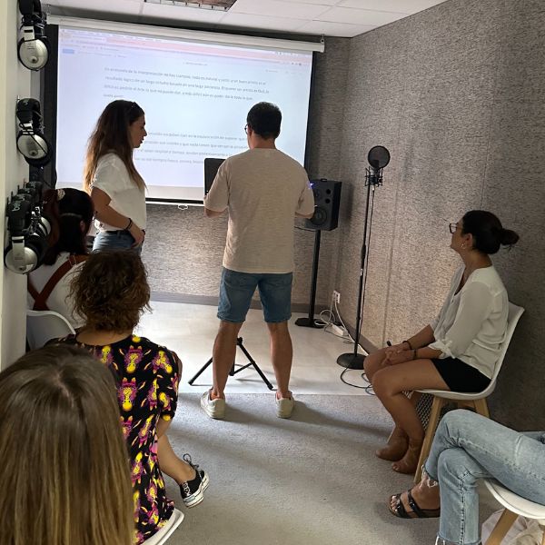 iniciación al doblaje Flycase School